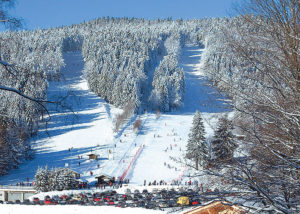 Ski fahren Eck im Winter Skilift